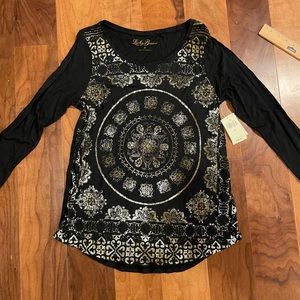Lucky Brand black top with silver foil print